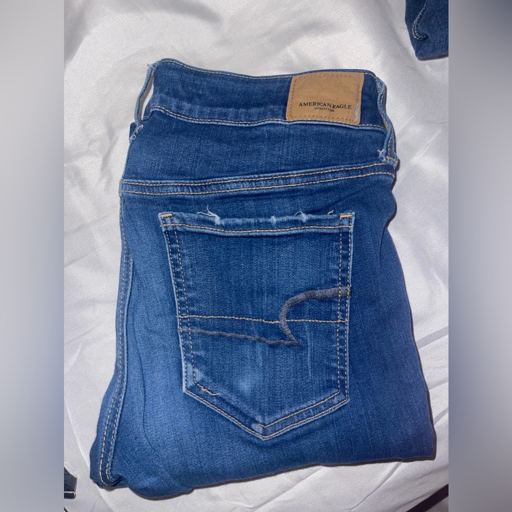 4 pairs of AMERICAN EAGLE JEANS